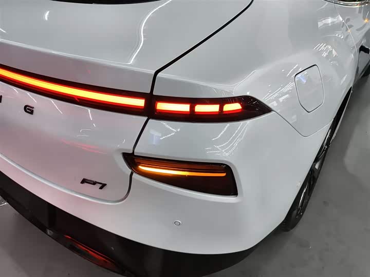 Фото 8 - XPeng P7