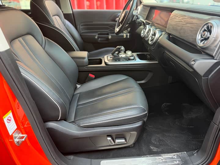 Фото 9 - Tank 300