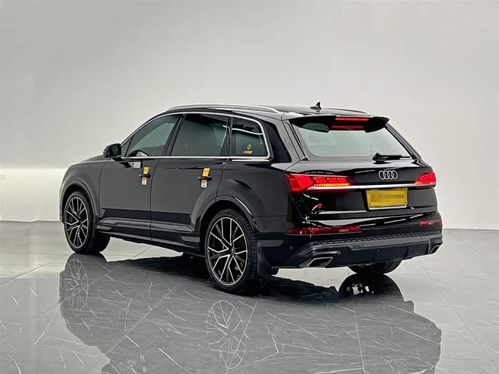 Фото 4 - Audi Q7