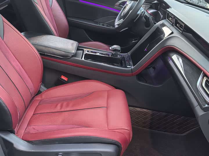 Фото 7 - Hongqi H6