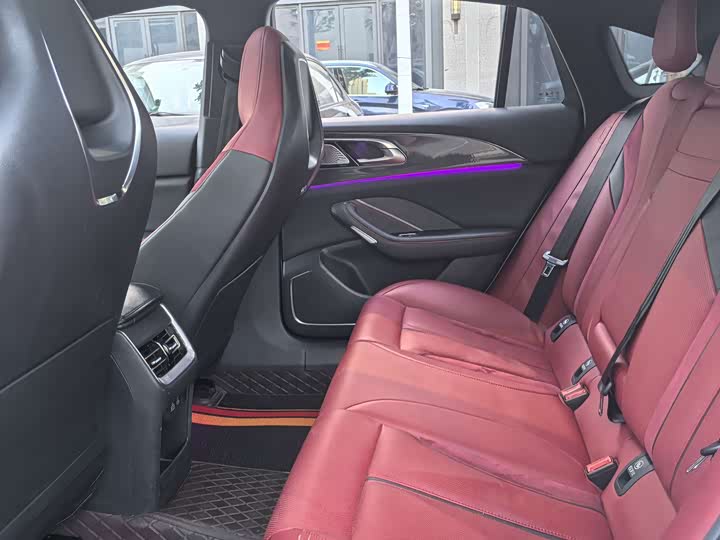 Фото 8 - Hongqi H6