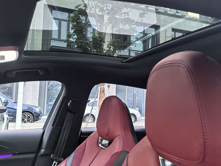 Фото 9 - Hongqi H6