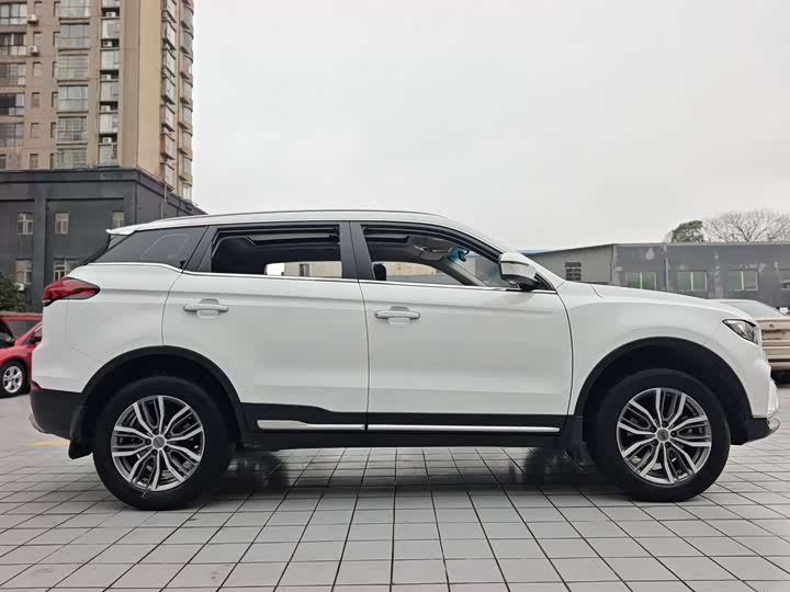 Фото 5 - Geely Atlas