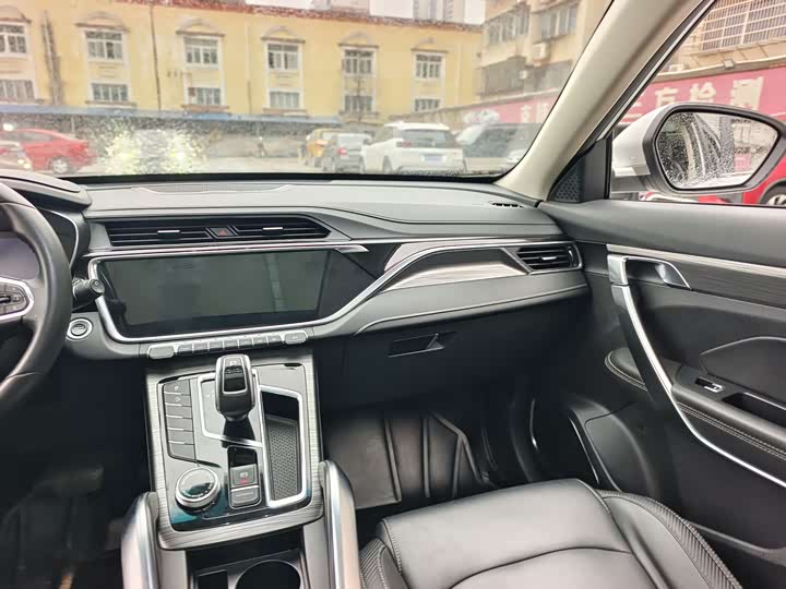 Фото 8 - Geely Atlas