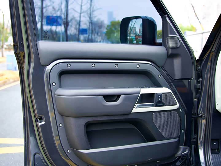 Фото 9 - Land Rover Defender