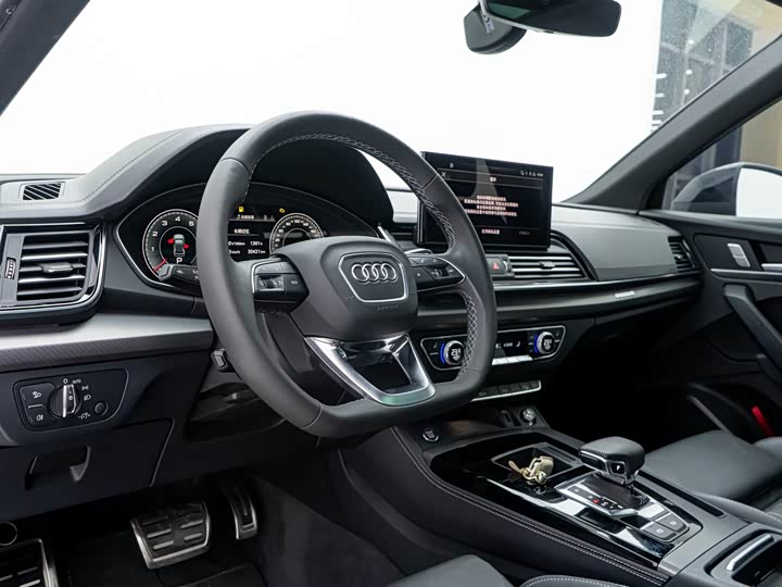 Фото 7 - Audi Q5L