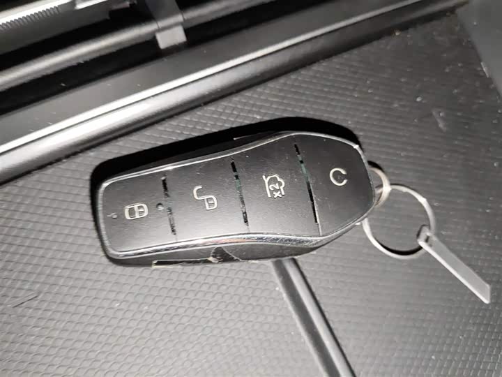 Фото 9 - BYD Qin L