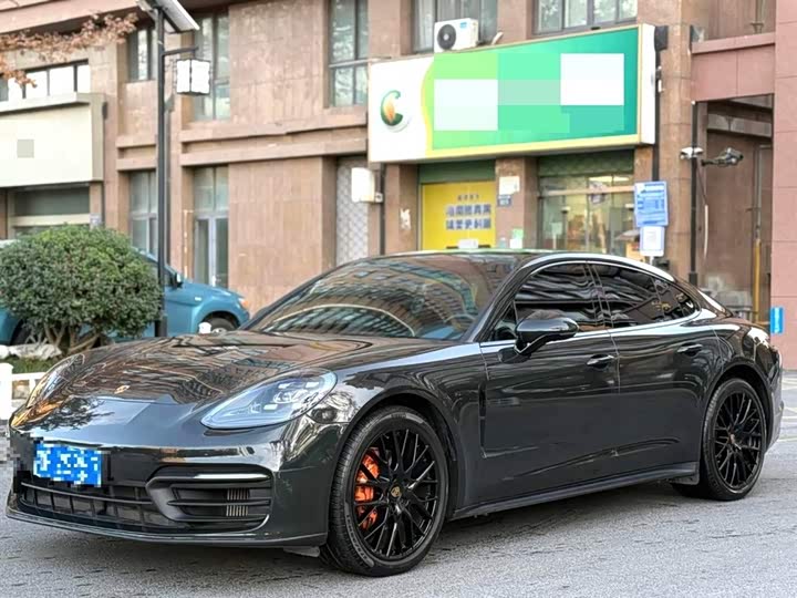 Фото 1 - Porsche Panamera