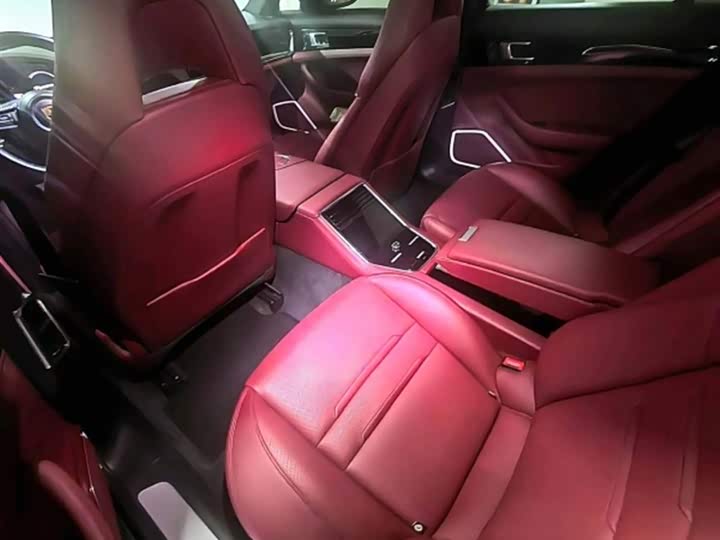 Фото 3 - Porsche Panamera