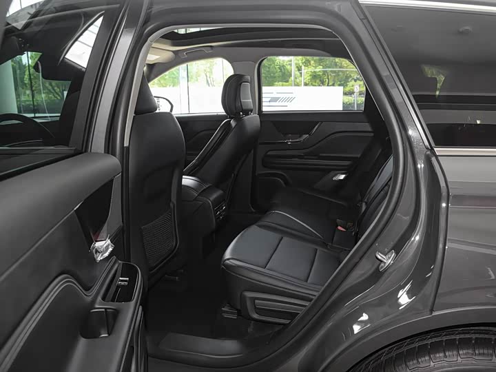 Фото 8 - Lincoln Corsair