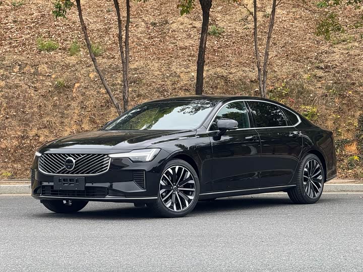 Фото 1 - Volvo S90