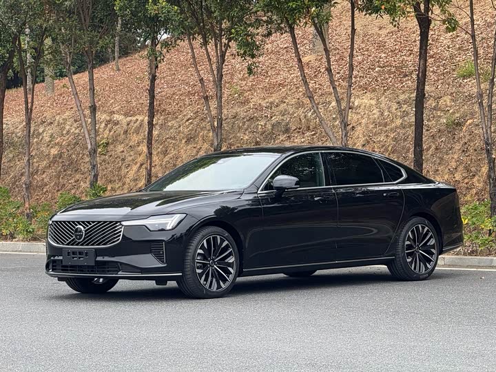 Фото 2 - Volvo S90