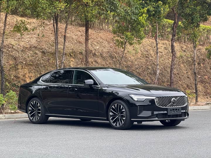 Фото 4 - Volvo S90