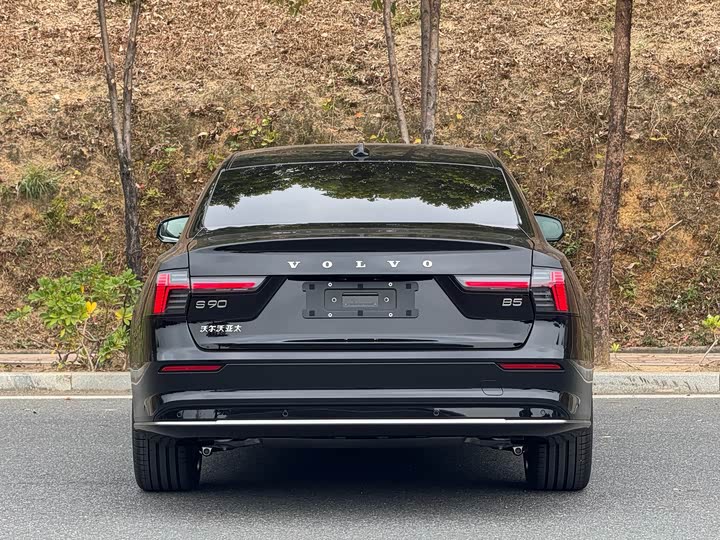 Фото 9 - Volvo S90