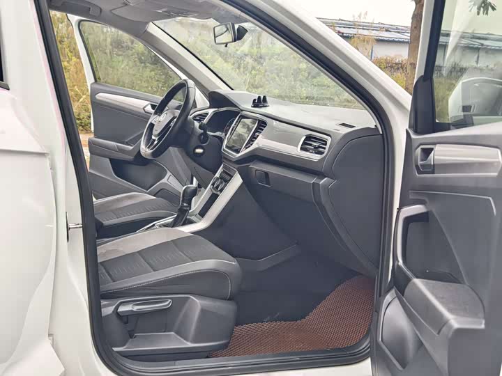 Фото 9 - Volkswagen T-Roc