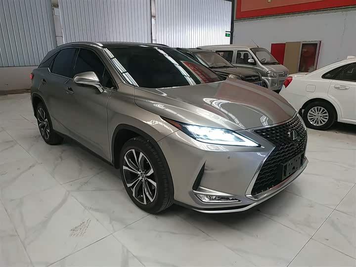 Фото 4 - Lexus RX