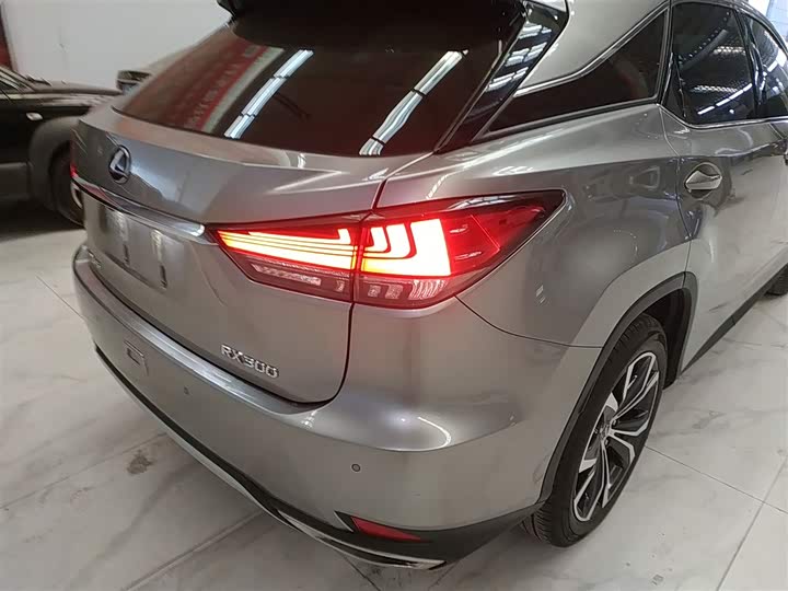 Фото 8 - Lexus RX