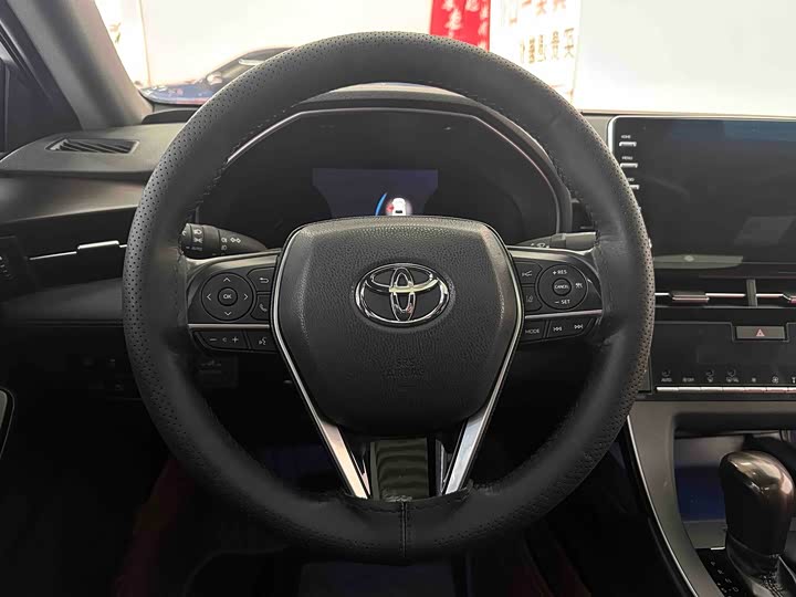 Фото 8 - Toyota Avalon