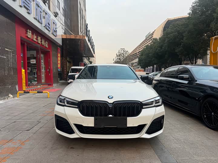 Фото 2 - BMW 5 Series