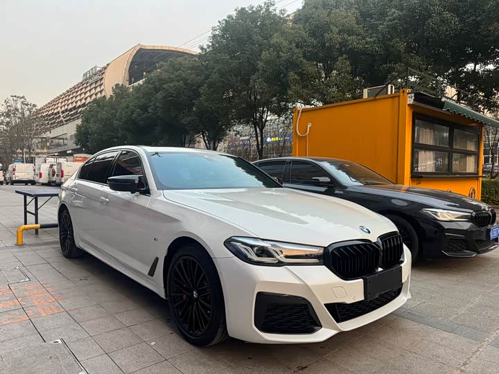 Фото 3 - BMW 5 Series