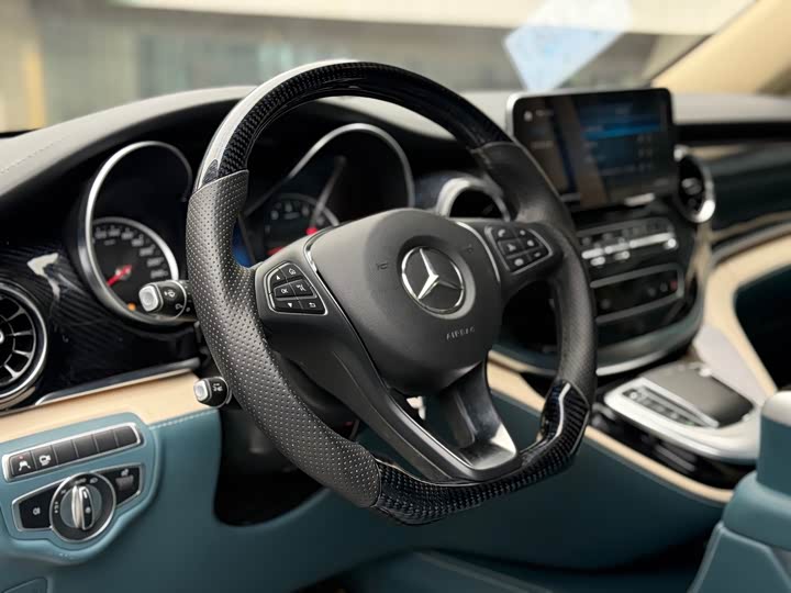 Фото 8 - Mercedes-Benz V-Class