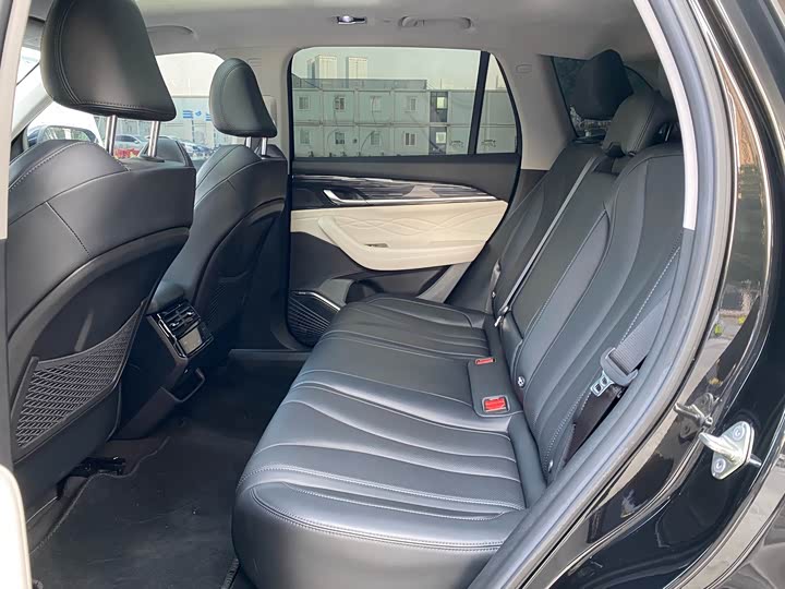 Фото 9 - Geely Monjaro