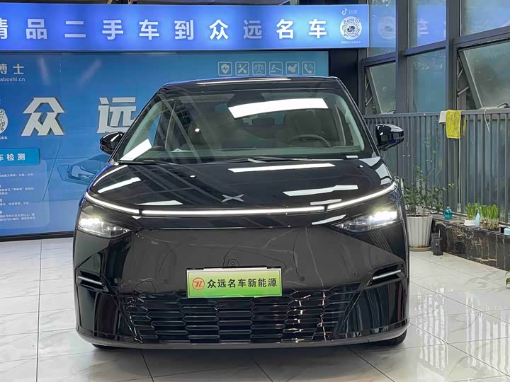 Фото 2 - XPeng X9