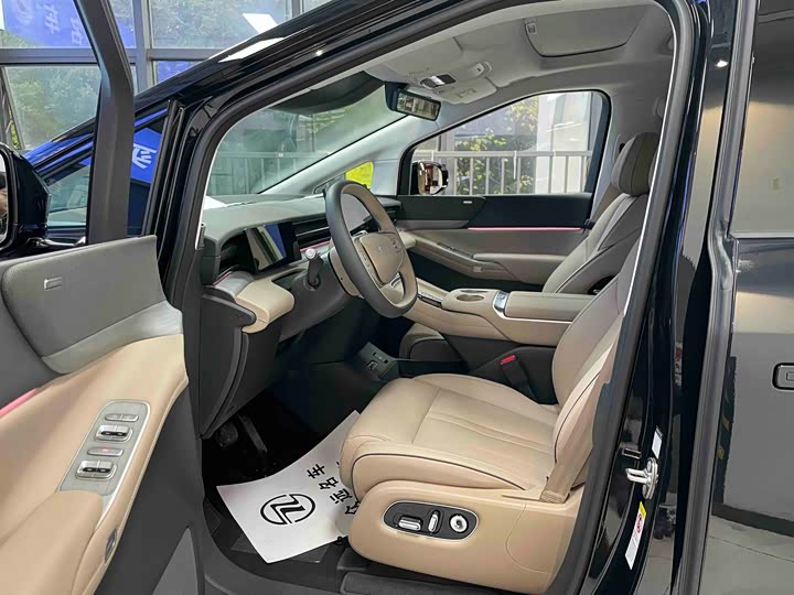 Фото 8 - XPeng X9