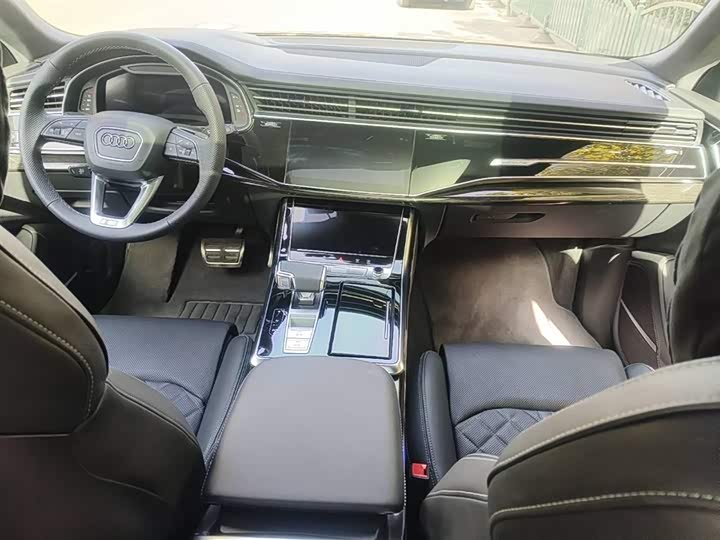 Фото 3 - Audi Q8