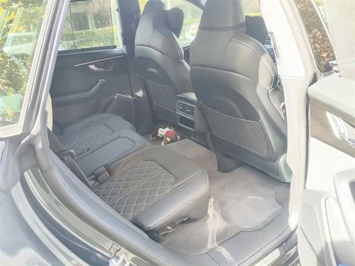 Фото 6 - Audi Q8