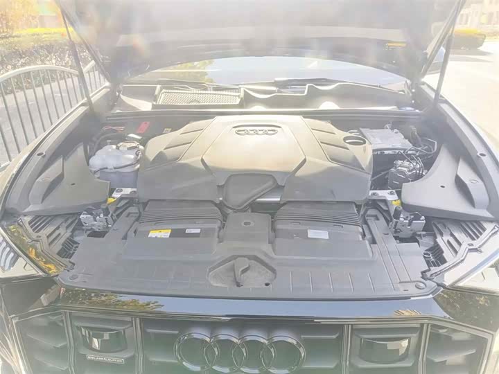 Фото 7 - Audi Q8