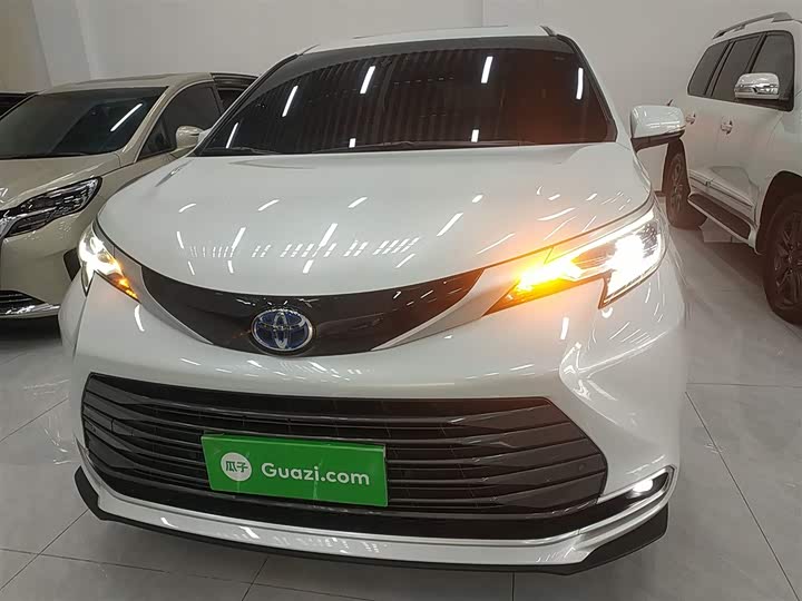 Фото 3 - Toyota Sienna