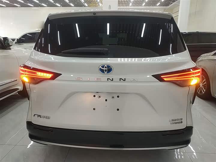 Фото 6 - Toyota Sienna