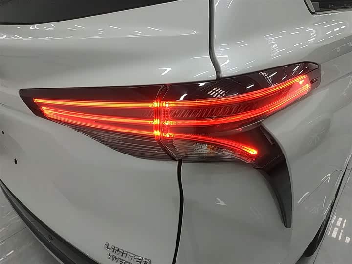 Фото 8 - Toyota Sienna