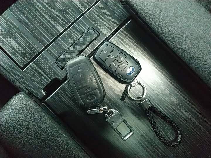 Фото 9 - Toyota Sienna