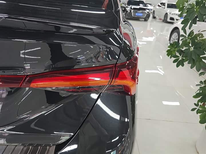 Фото 8 - Toyota Avalon