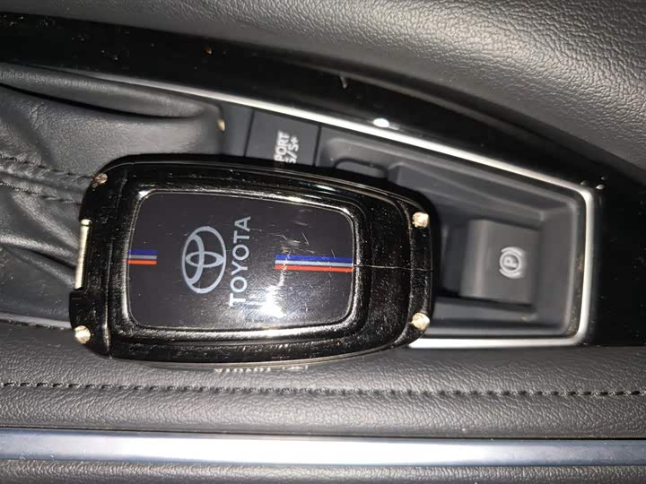 Фото 9 - Toyota Avalon