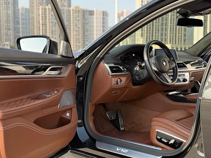 Фото 4 - BMW 7 Series