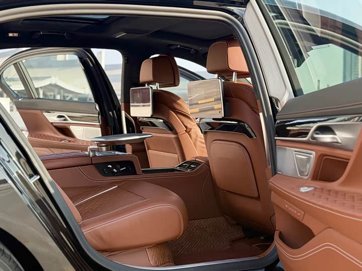 Фото 7 - BMW 7 Series