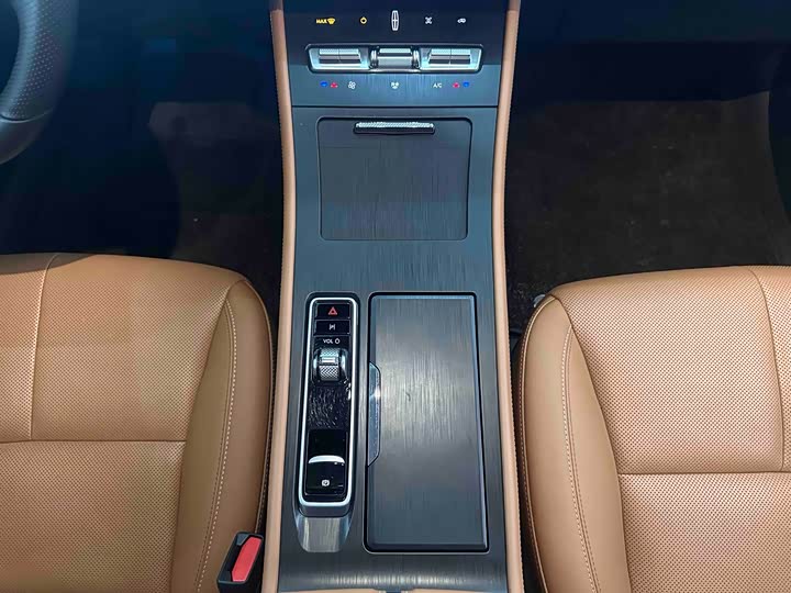 Фото 8 - Lincoln Corsair