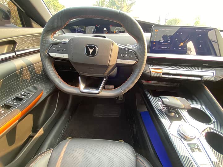 Фото 7 - Changan UNI-V