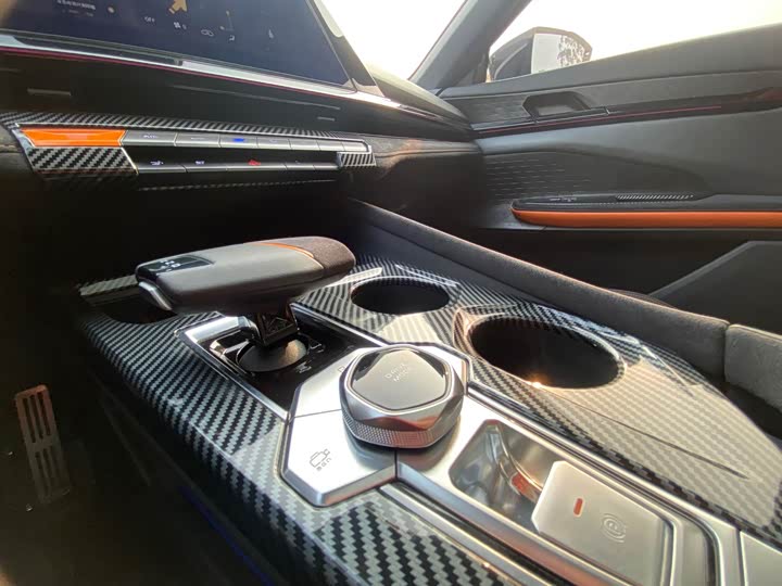 Фото 9 - Changan UNI-V