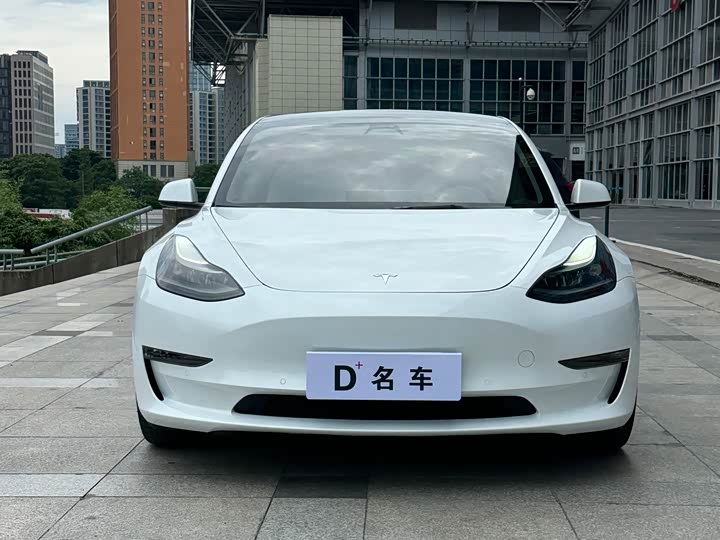 Фото 2 - Tesla Model 3