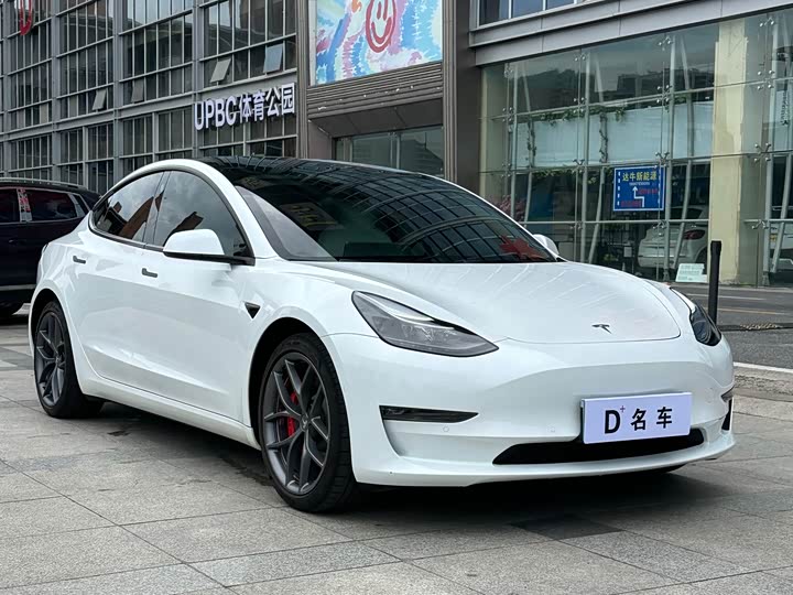 Фото 3 - Tesla Model 3