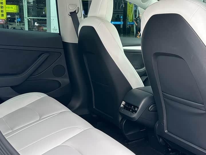 Фото 6 - Tesla Model 3