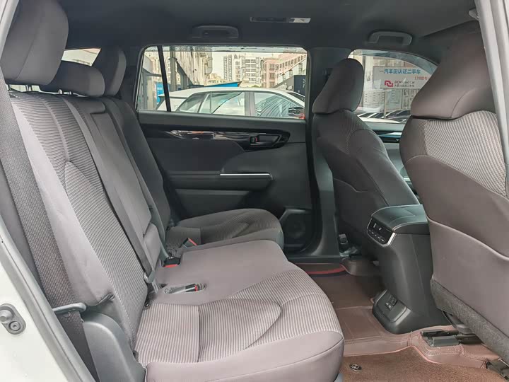 Фото 5 - Toyota Crown Kluger