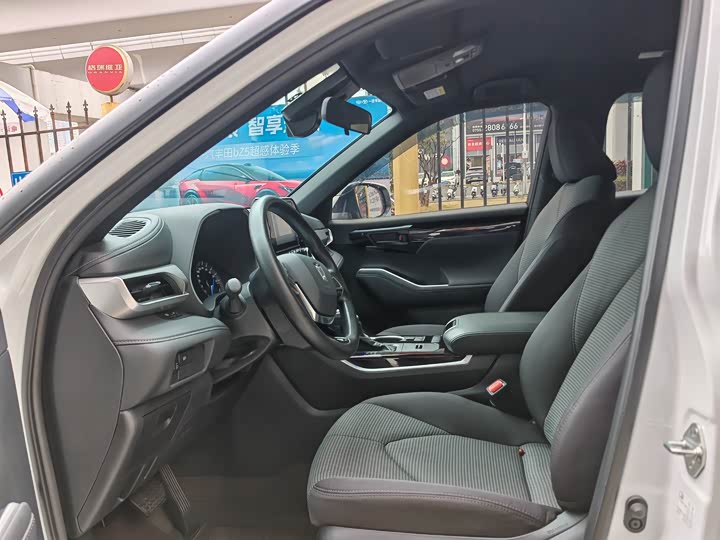 Фото 7 - Toyota Crown Kluger