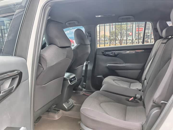 Фото 9 - Toyota Crown Kluger