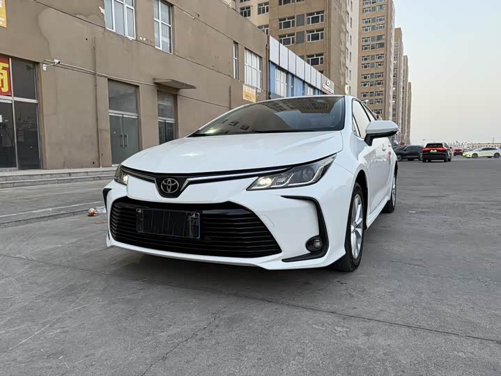 Фото 1 - Toyota Corolla