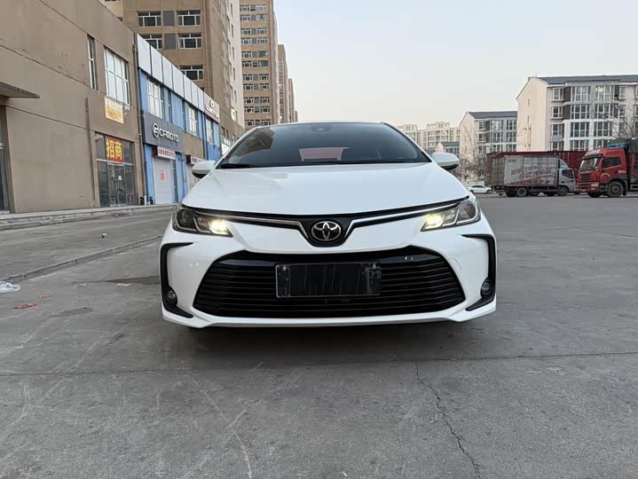 Фото 2 - Toyota Corolla